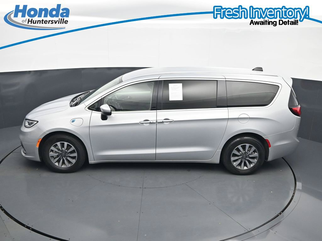 Used 2023 Chrysler Pacifica Touring-L FWD image 23