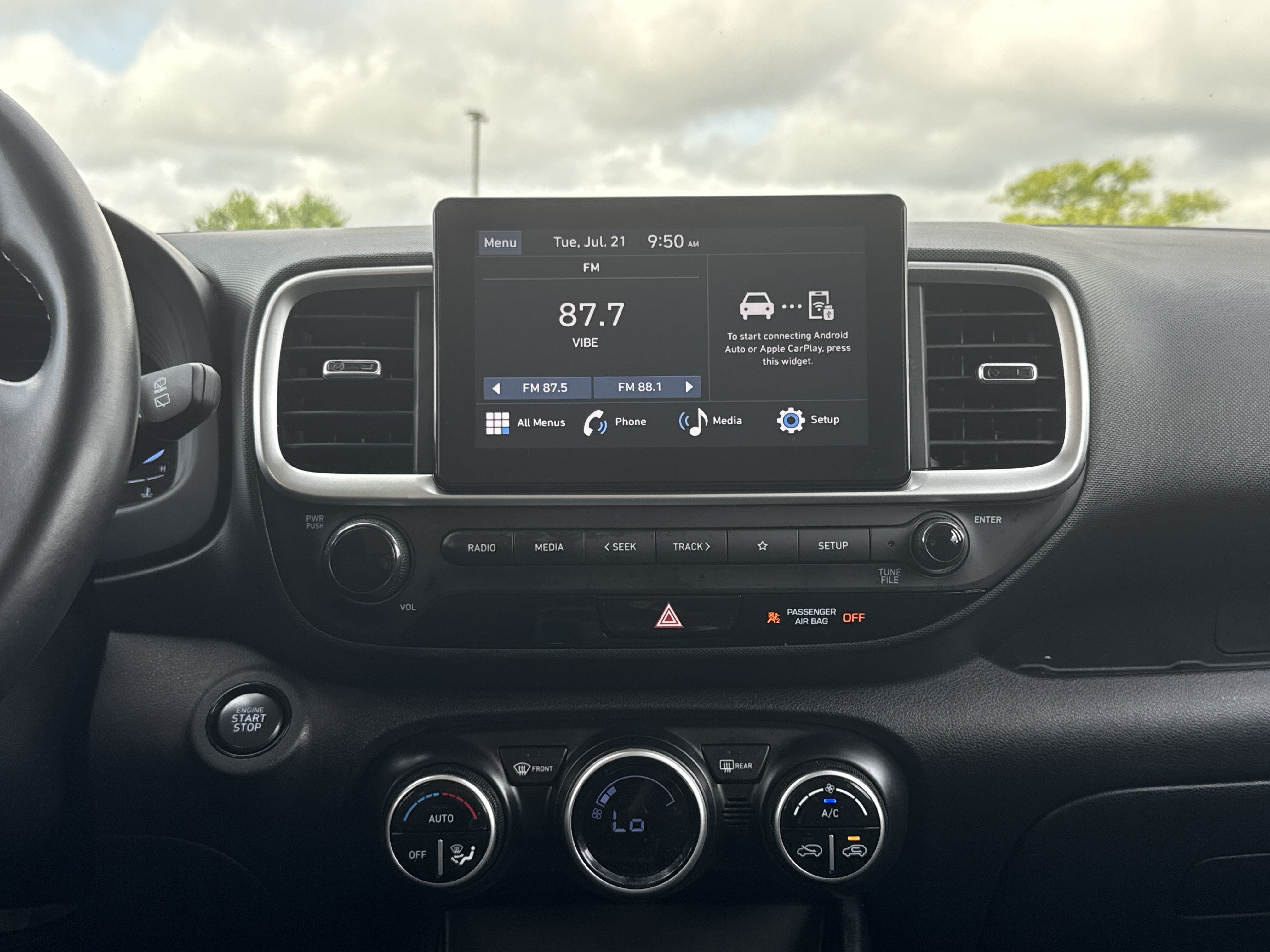 Used 2024 Hyundai Venue SEL FWD image 27
