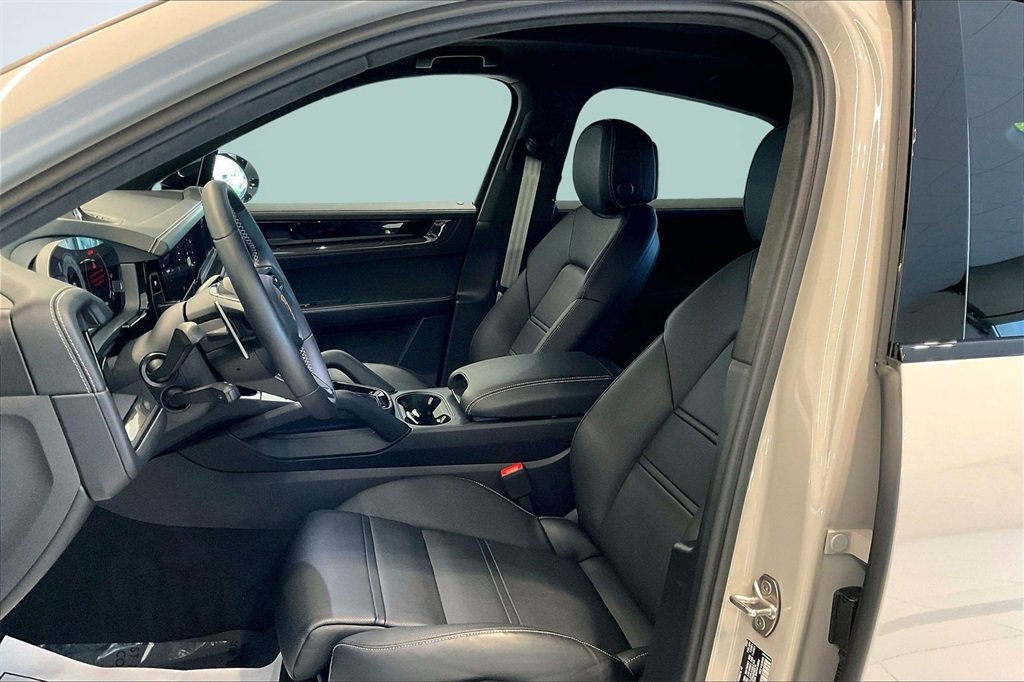 Used 2025 Porsche Cayenne GTS image 25