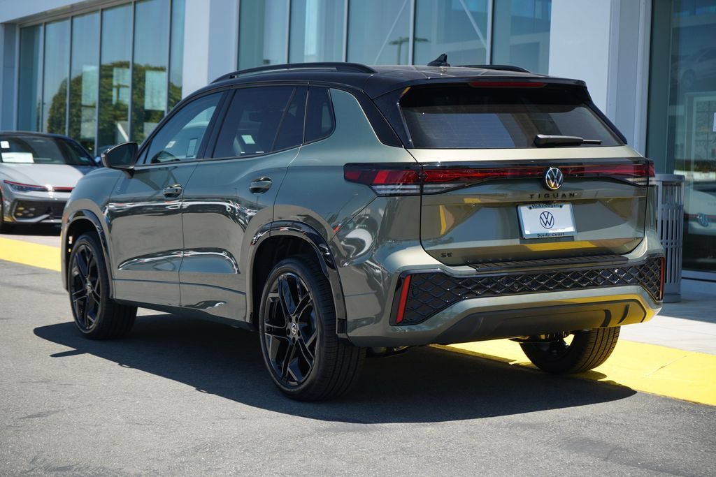 New 2026 Volkswagen Tiguan SE R-Line FWD image 3