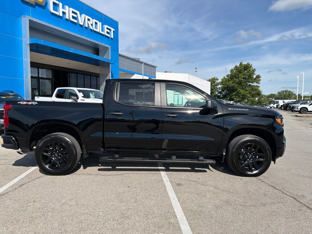 Used 2025 Chevrolet Silverado 1500 Custom AWD/4WD image 2