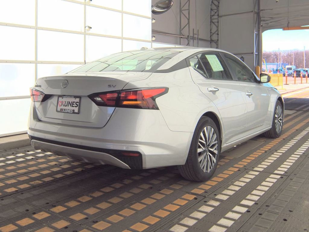 Used 2024 Nissan Altima 2.5 SV image 18