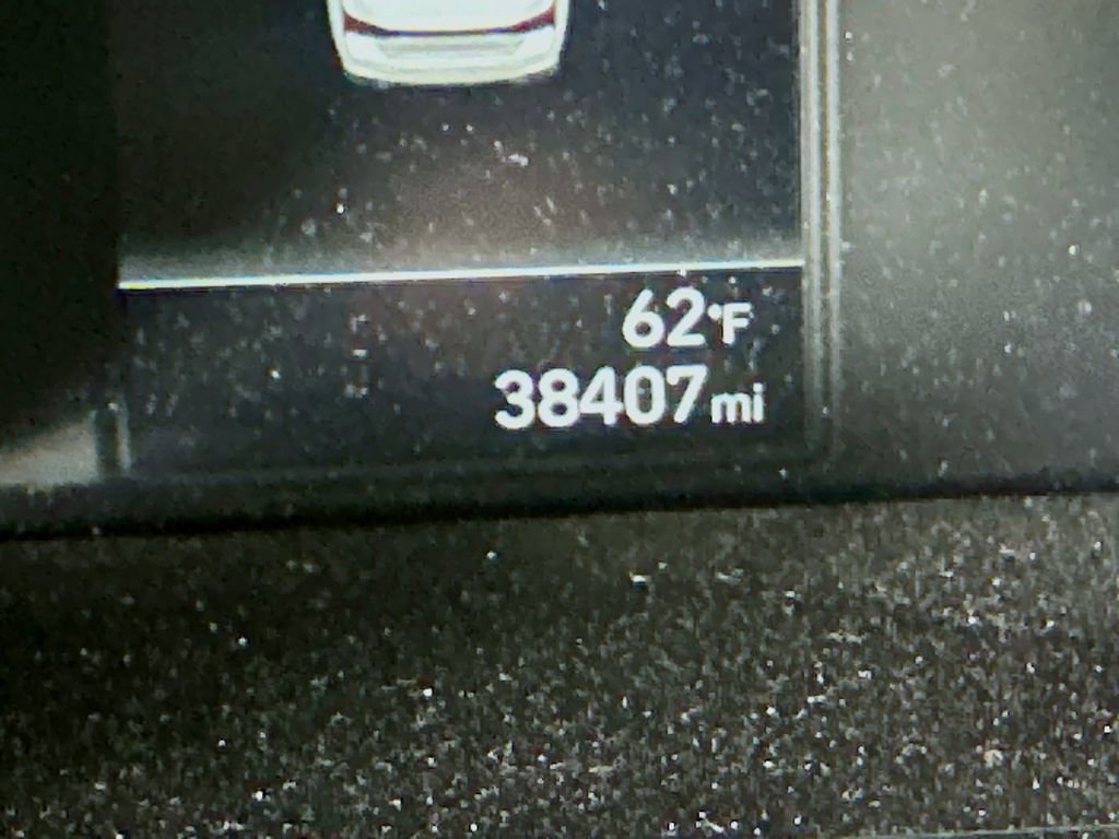 Used 2023 Hyundai Elantra SEL w/ Cargo Package image 32