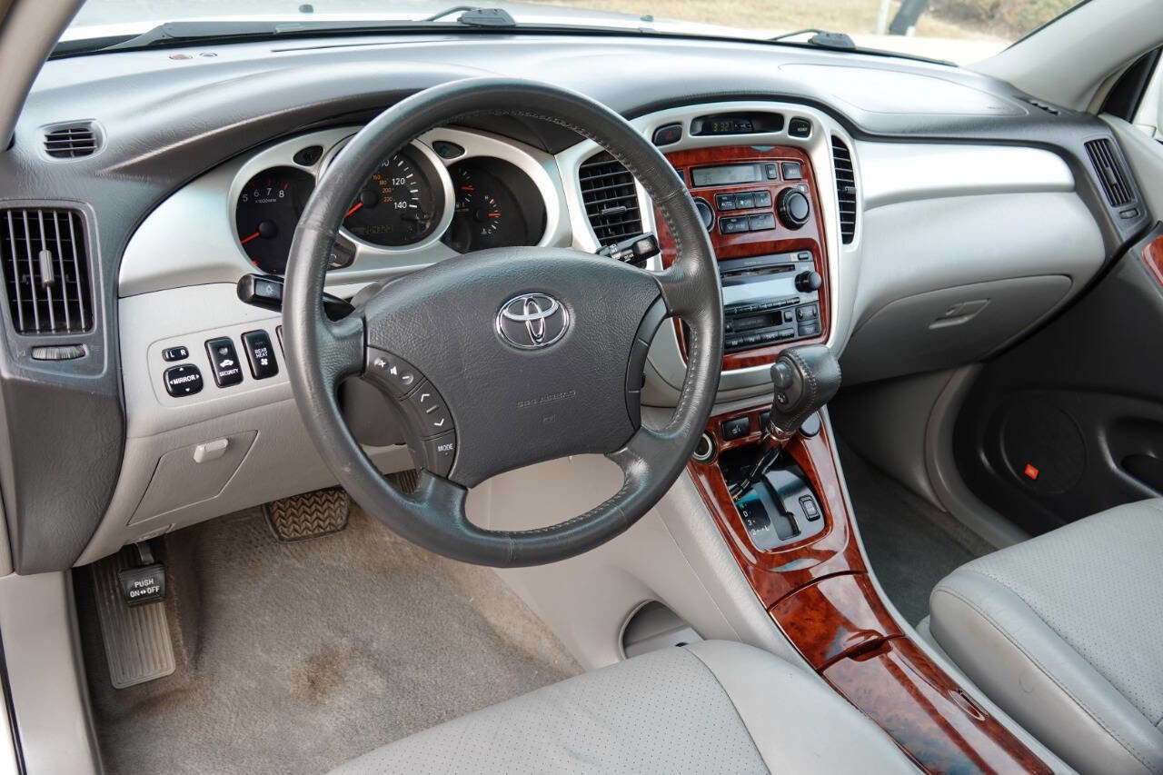 Used 2005 Toyota Highlander Limited AWD/4WD image 48