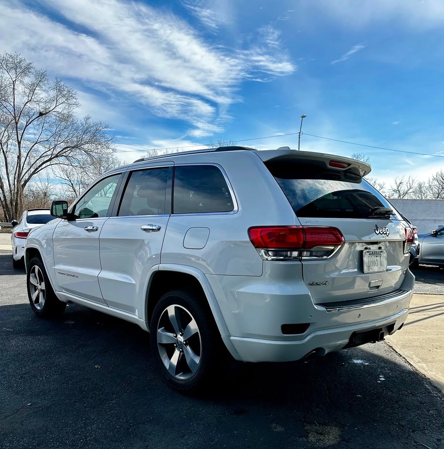 Used 2015 Jeep Grand Cherokee Overland image 4