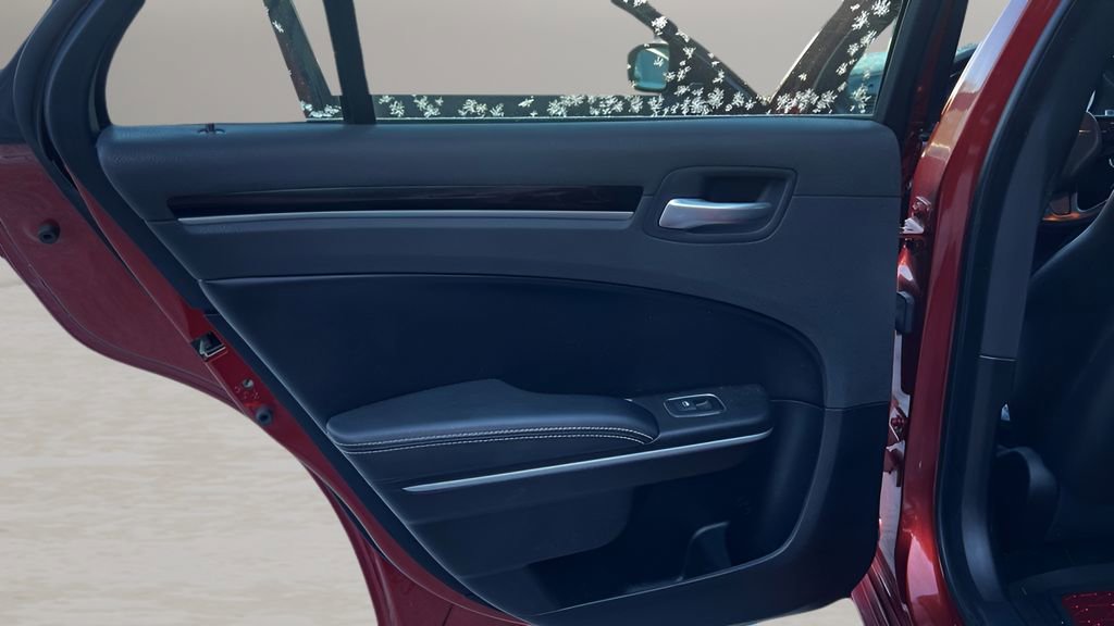 Used 2021 Chrysler 300 S image 27