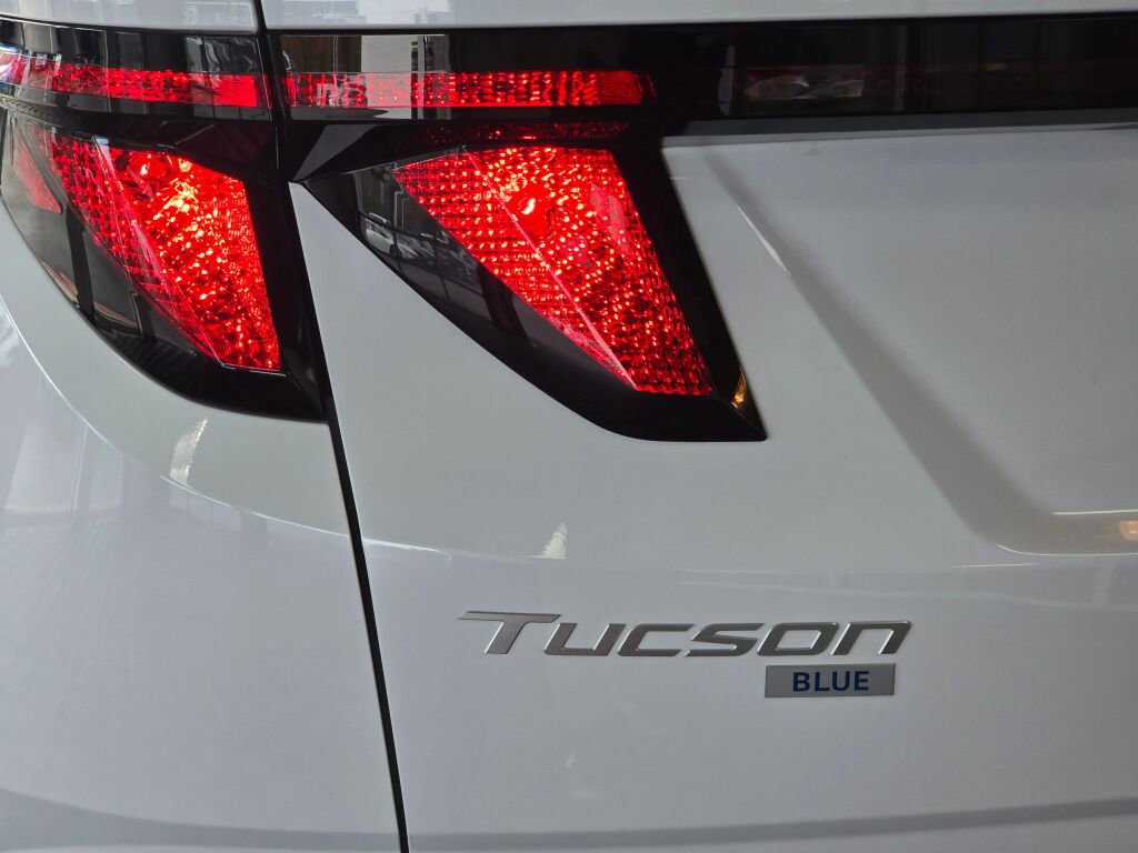 New 2026 Hyundai Tucson Blue SE image 14