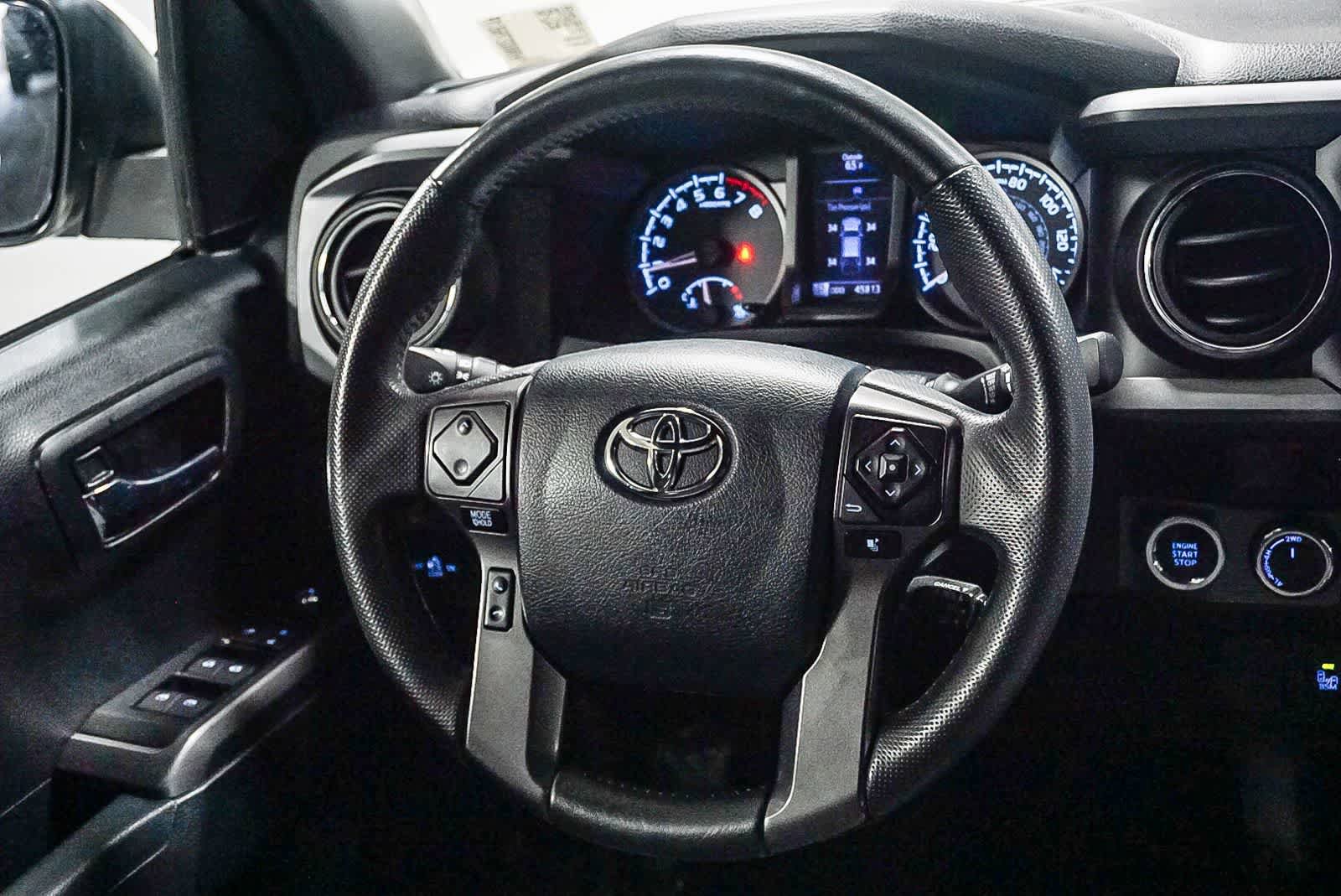 Used 2017 Toyota Tacoma TRD Sport AWD/4WD image 17