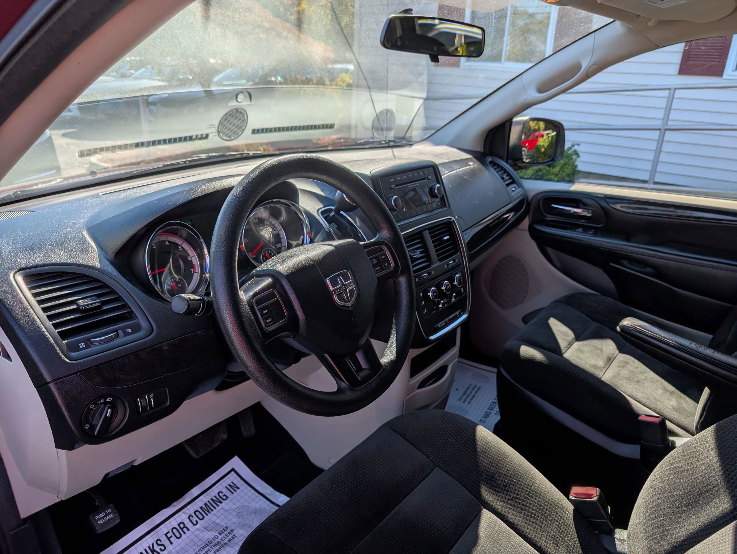 Used 2017 Dodge Grand Caravan SE image 8