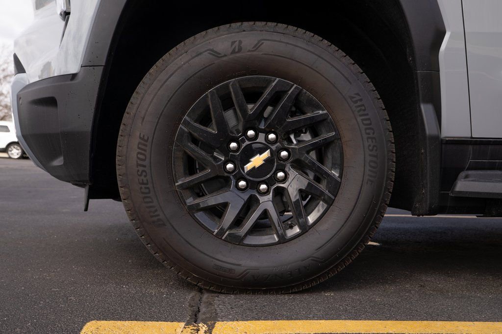 New 2025 Chevrolet Silverado EV LT image 7