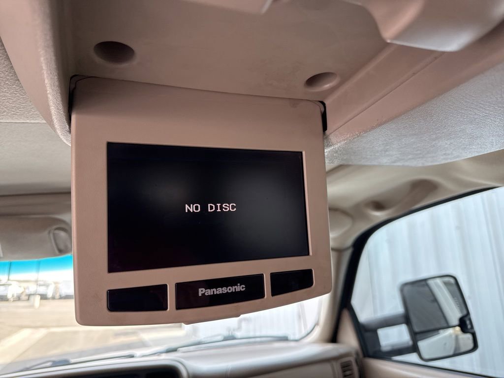 Used 2004 Chevrolet Suburban 2500 LT w/ Preferred Equipment Group image 31