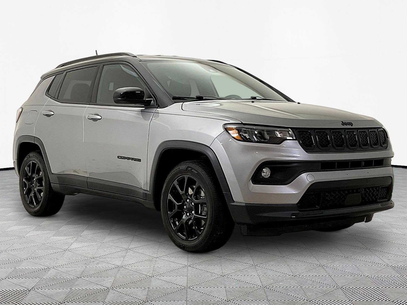 Used 2023 Jeep Compass Latitude AWD/4WD image 3
