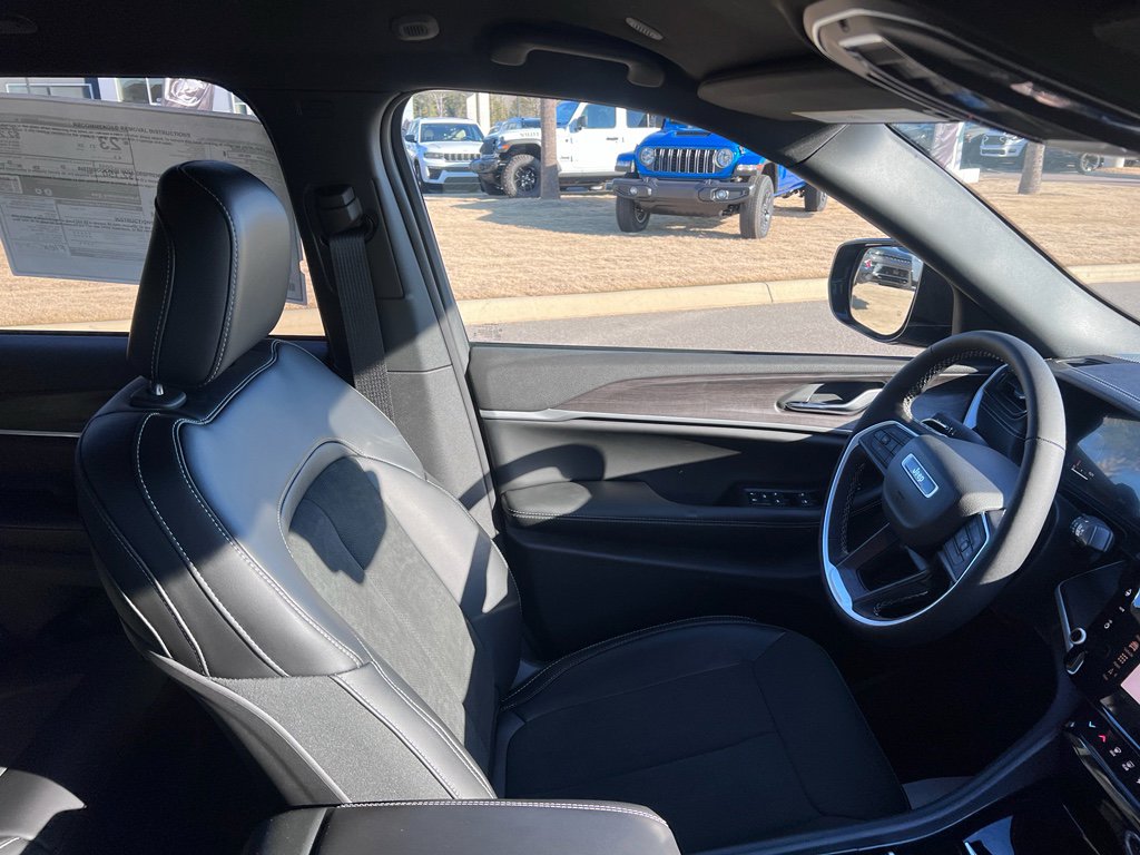 New 2026 Jeep Grand Cherokee Altitude AWD/4WD image 16