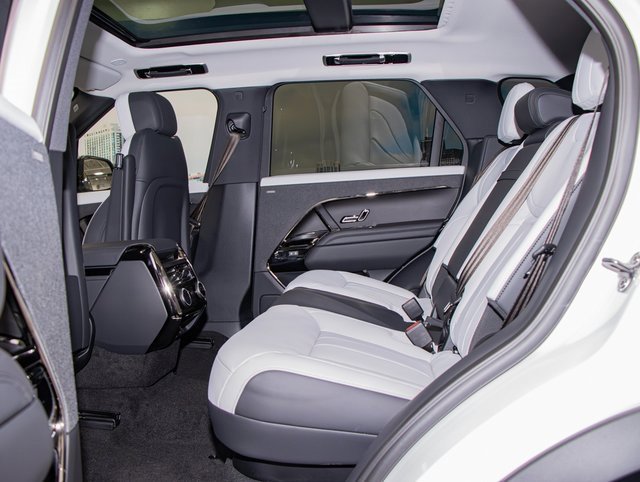 New 2025 Land Rover Range Rover Sport Dynamic SE image 22