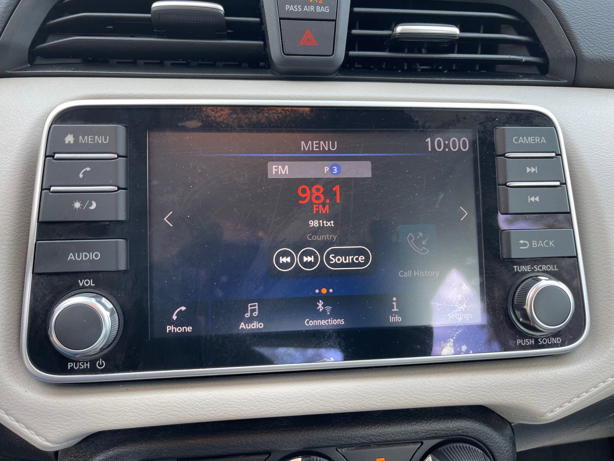 Used 2022 Nissan Versa SV image 12