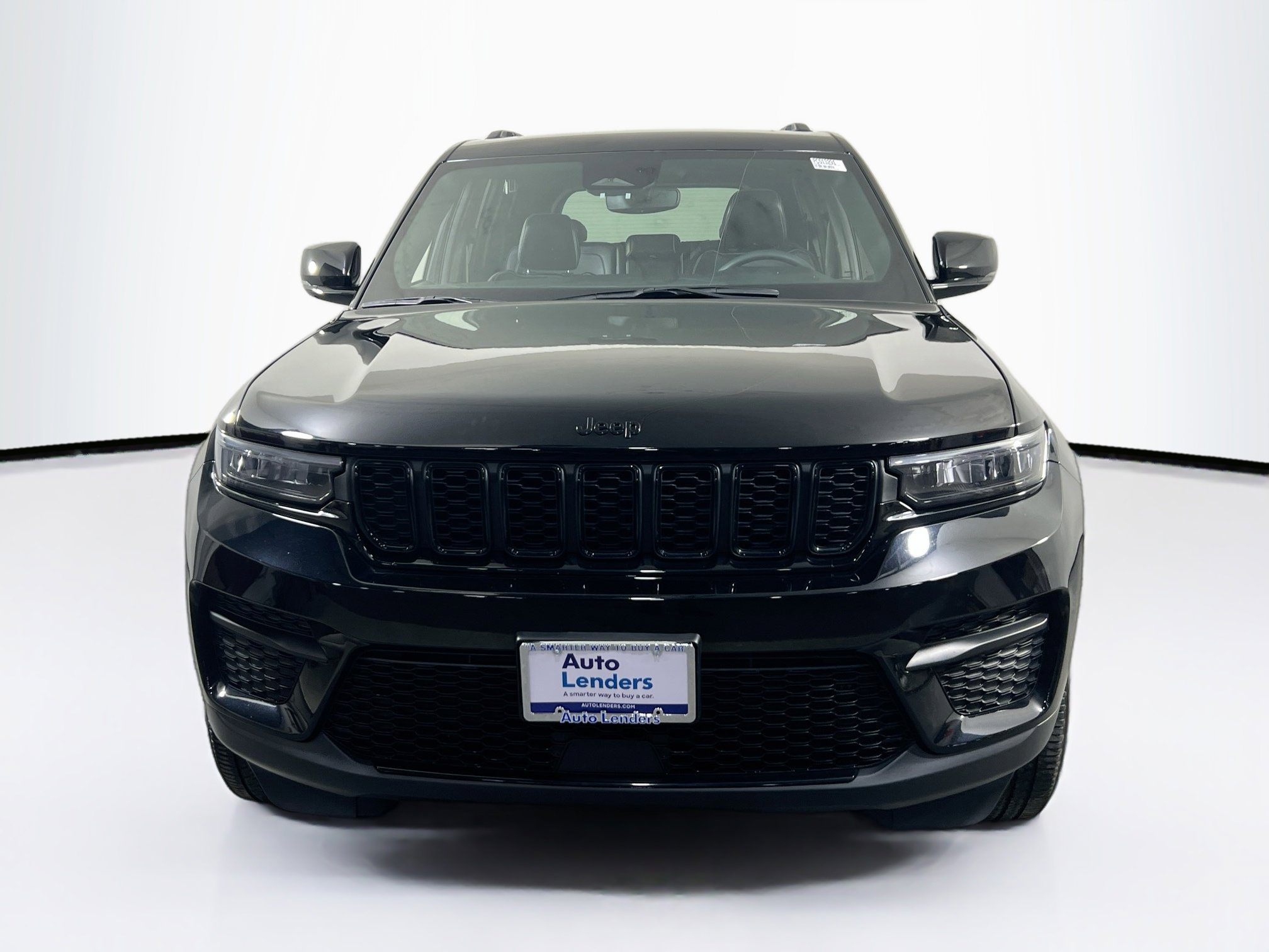 Used 2023 Jeep Grand Cherokee Altitude AWD/4WD image 2