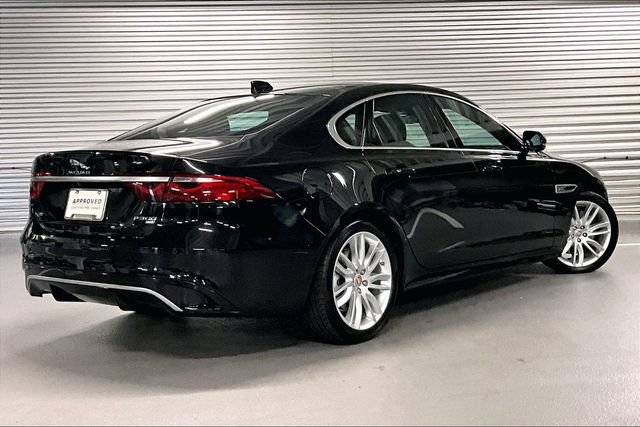 Certified 2022 Jaguar XF R-Dynamic SE AWD/4WD image 13