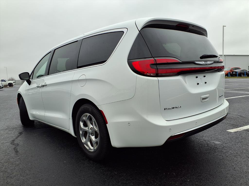 Used 2024 Chrysler Pacifica Limited image 29