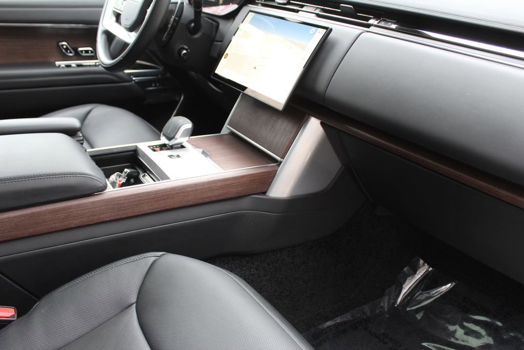 Used 2025 Land Rover Range Rover SE image 29