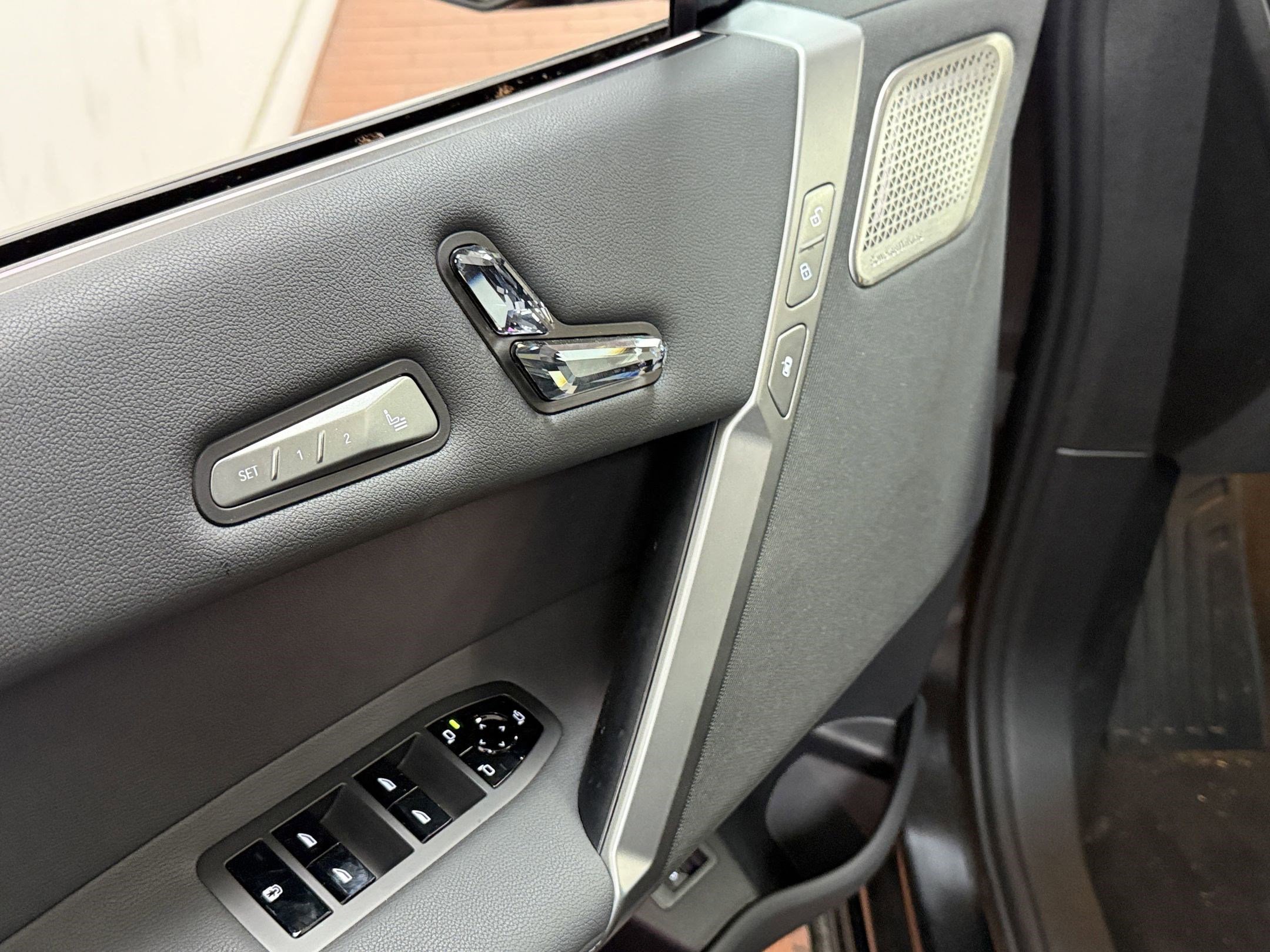 Used 2025 BMW iX M60 image 12