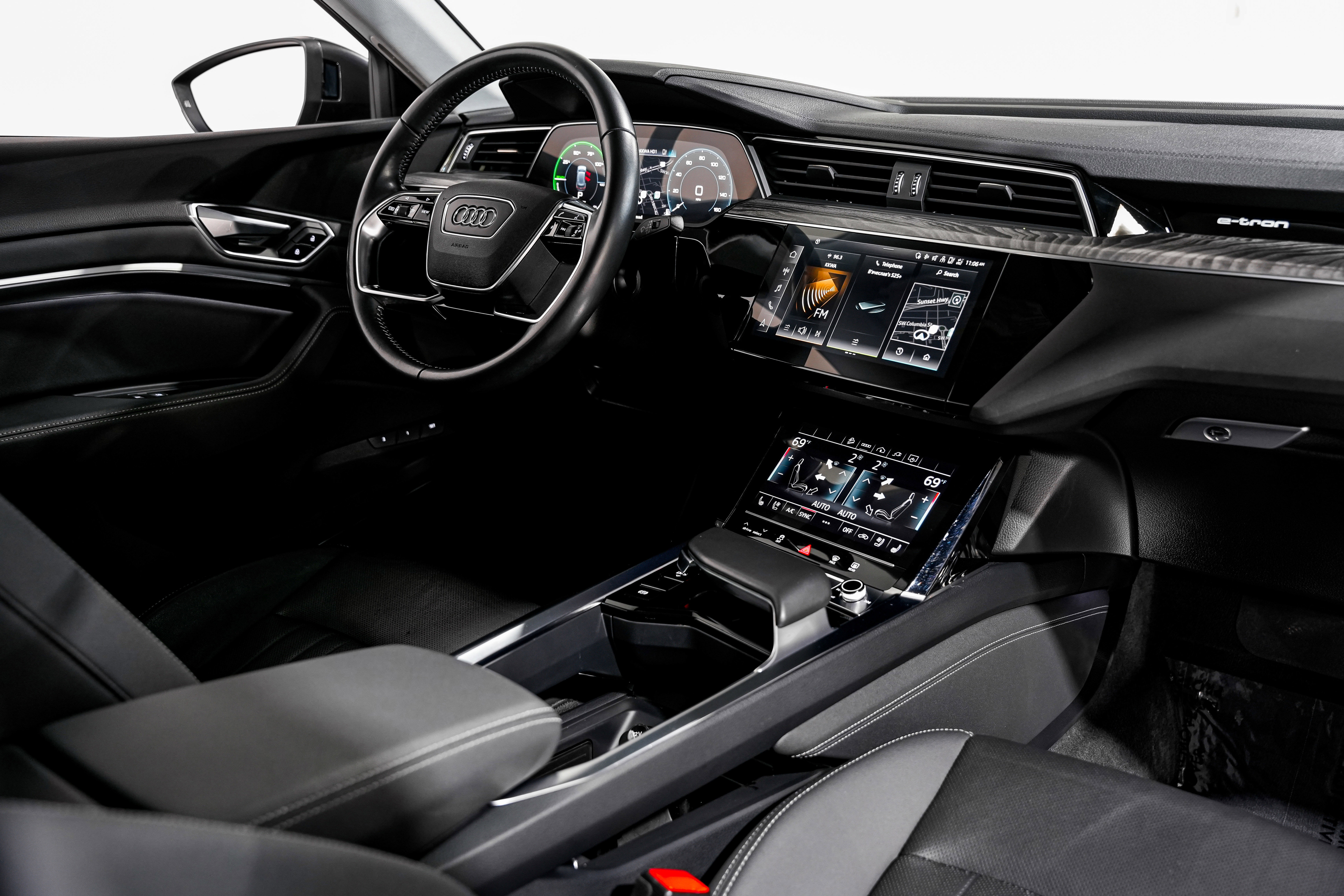 Used 2021 Audi e-tron Premium Plus w/ Premium Plus Package AWD/4WD image 29