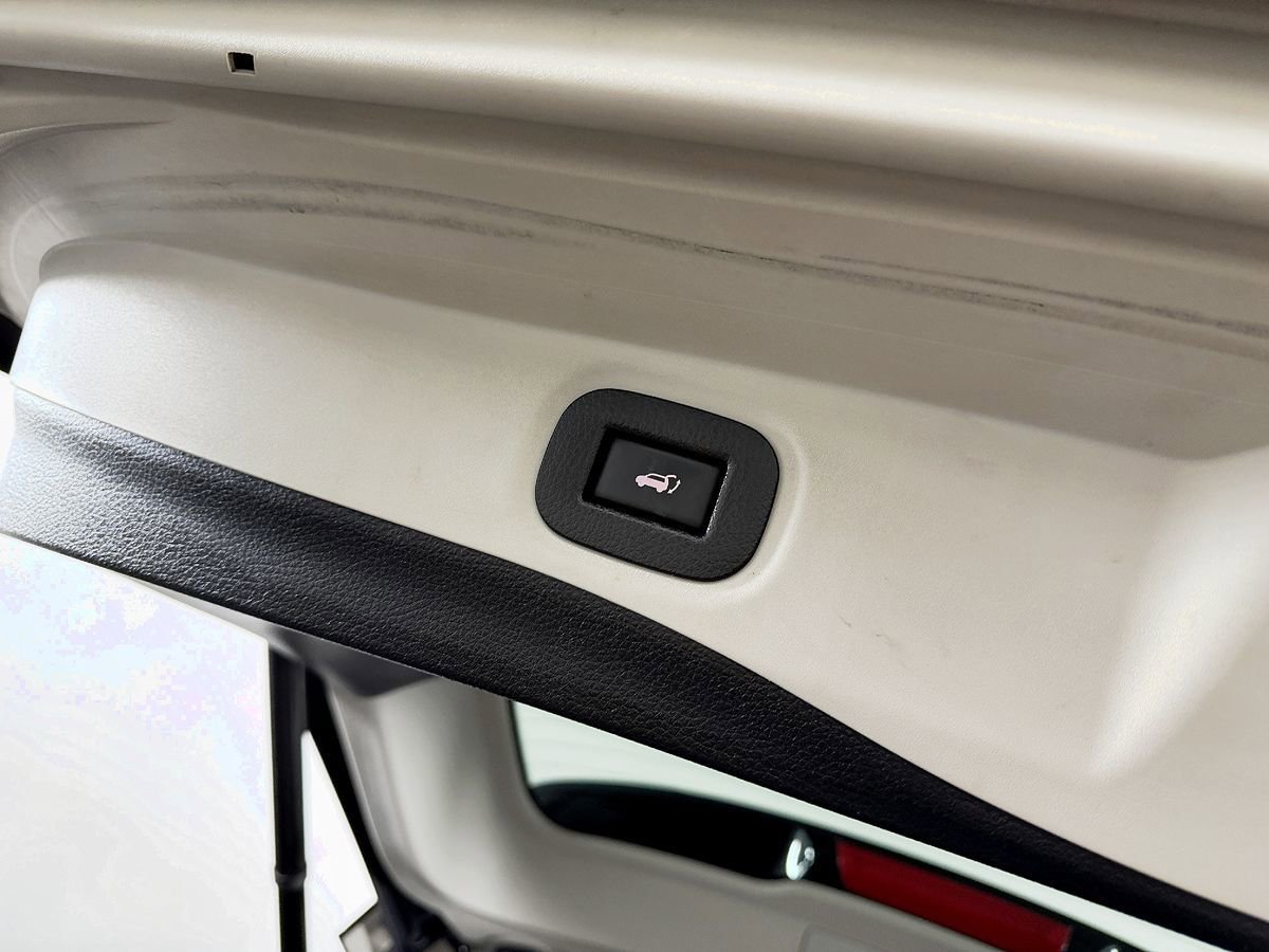 Used 2018 Nissan Rogue SV image 15