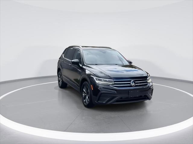 Certified 2022 Volkswagen Tiguan SE image 2
