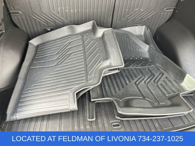 Used 2024 Chevrolet Equinox EV RS FWD image 32