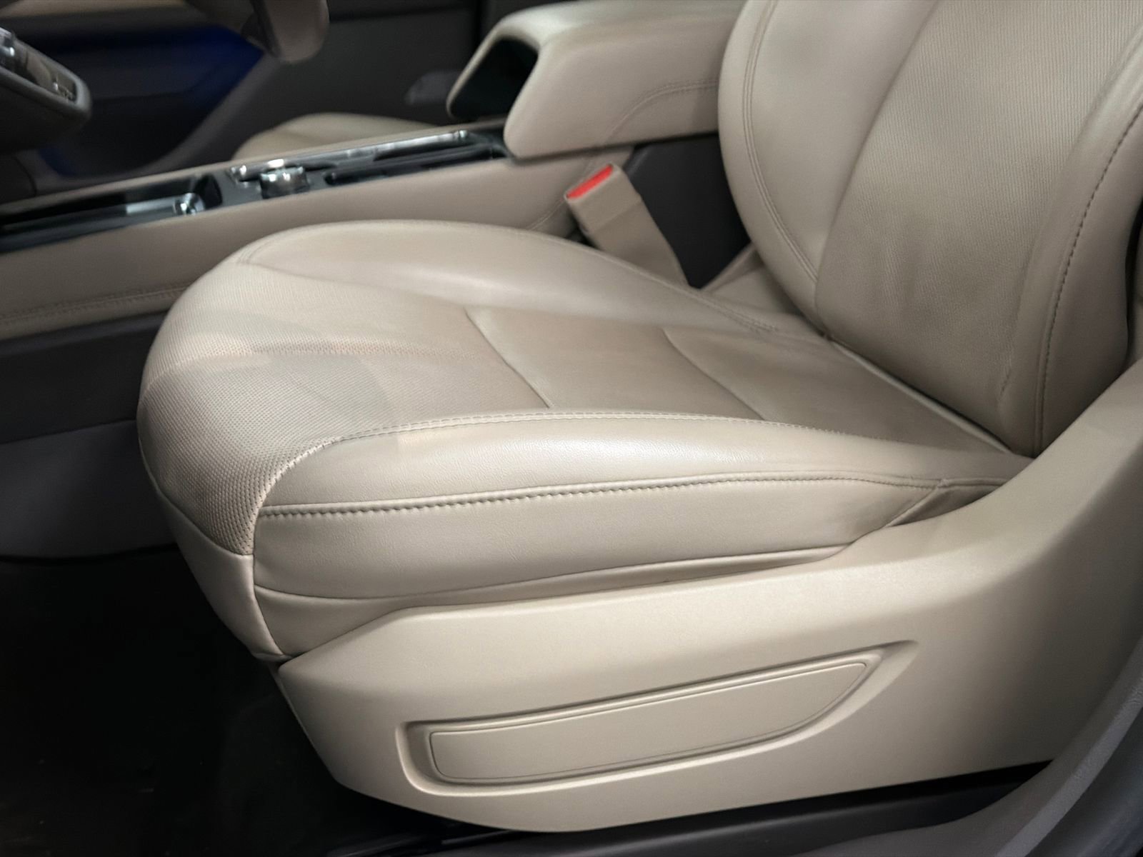 Used 2021 Lincoln Corsair Reserve w/ Equipment Group 201A image 14