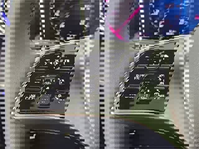 Used 2025 Mercedes-Benz GLC 300 4MATIC image 53