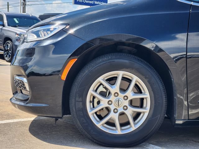 Used 2024 Chrysler Pacifica Touring-L FWD image 8