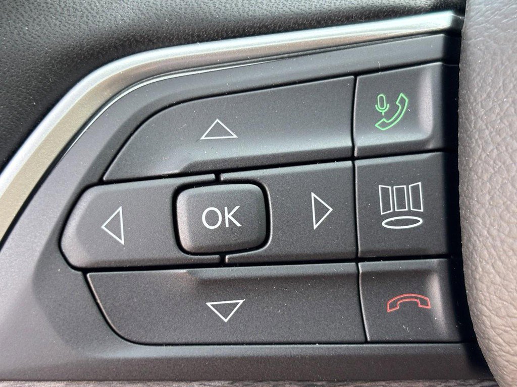 New 2025 Jeep Grand Cherokee L Limited w/ Black Appearance Package image 16