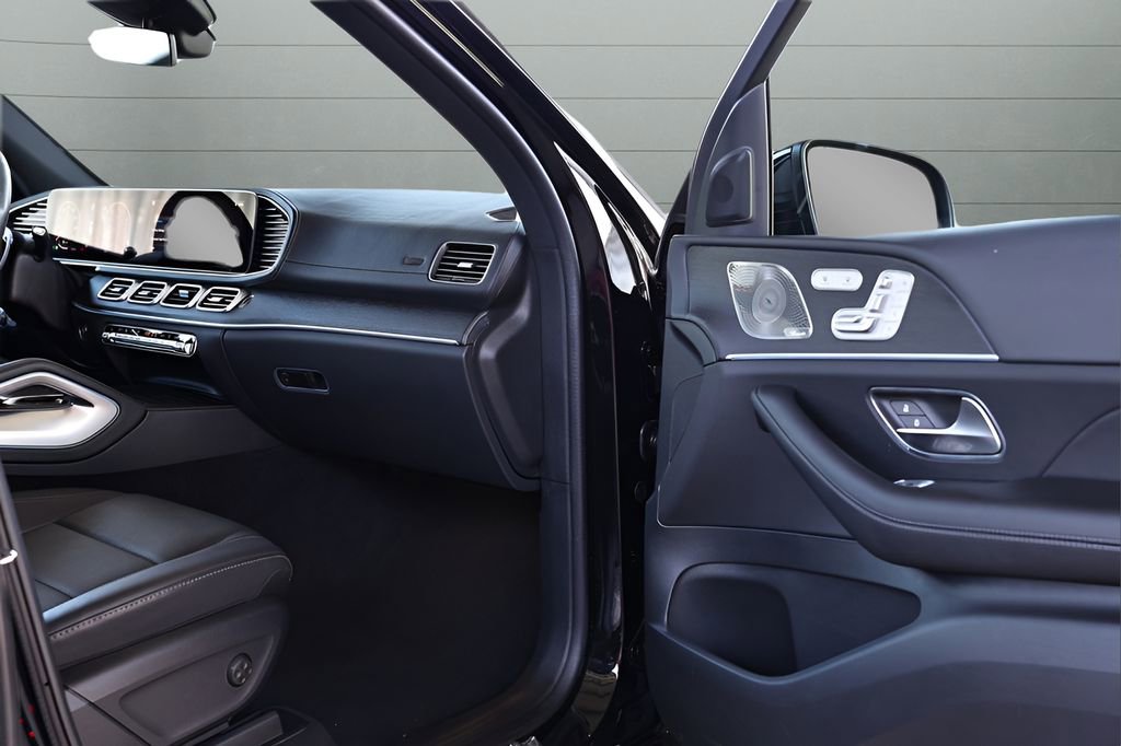 Used 2025 Mercedes-Benz GLS 450 4MATIC image 70