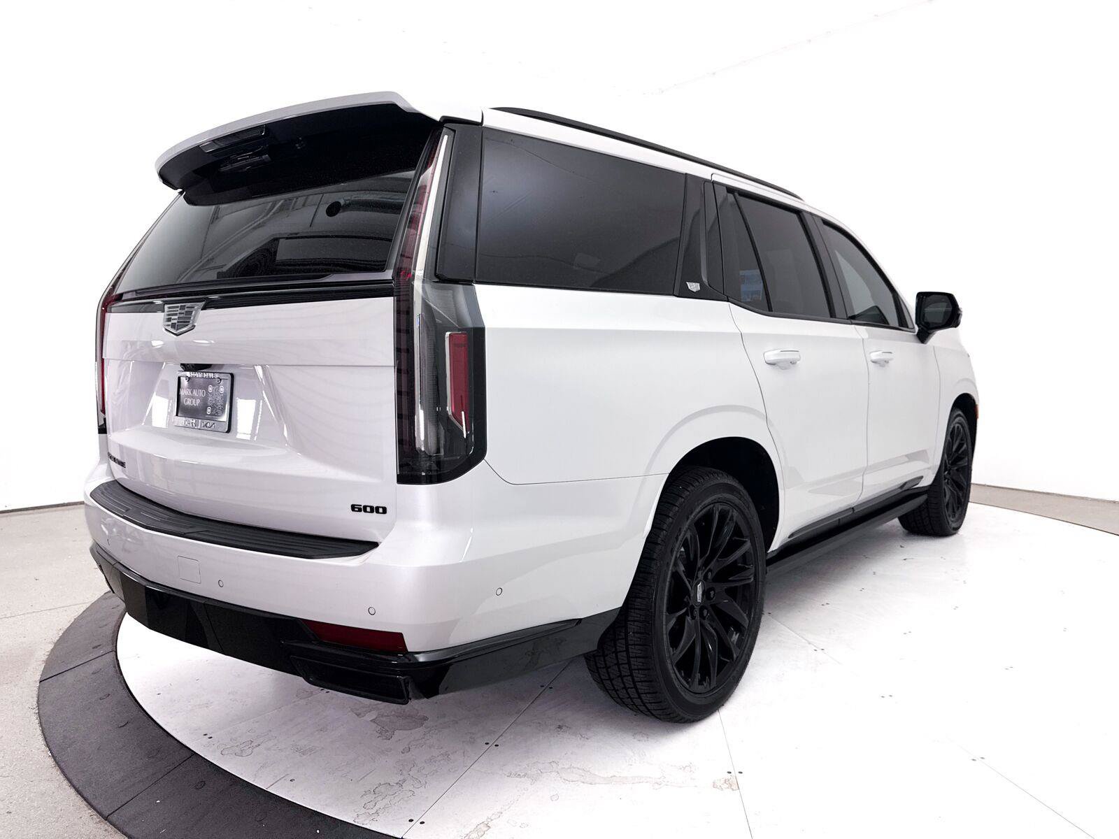 Used 2022 Cadillac Escalade Sport Platinum w/ LPO, ONYX Package AWD/4WD image 23