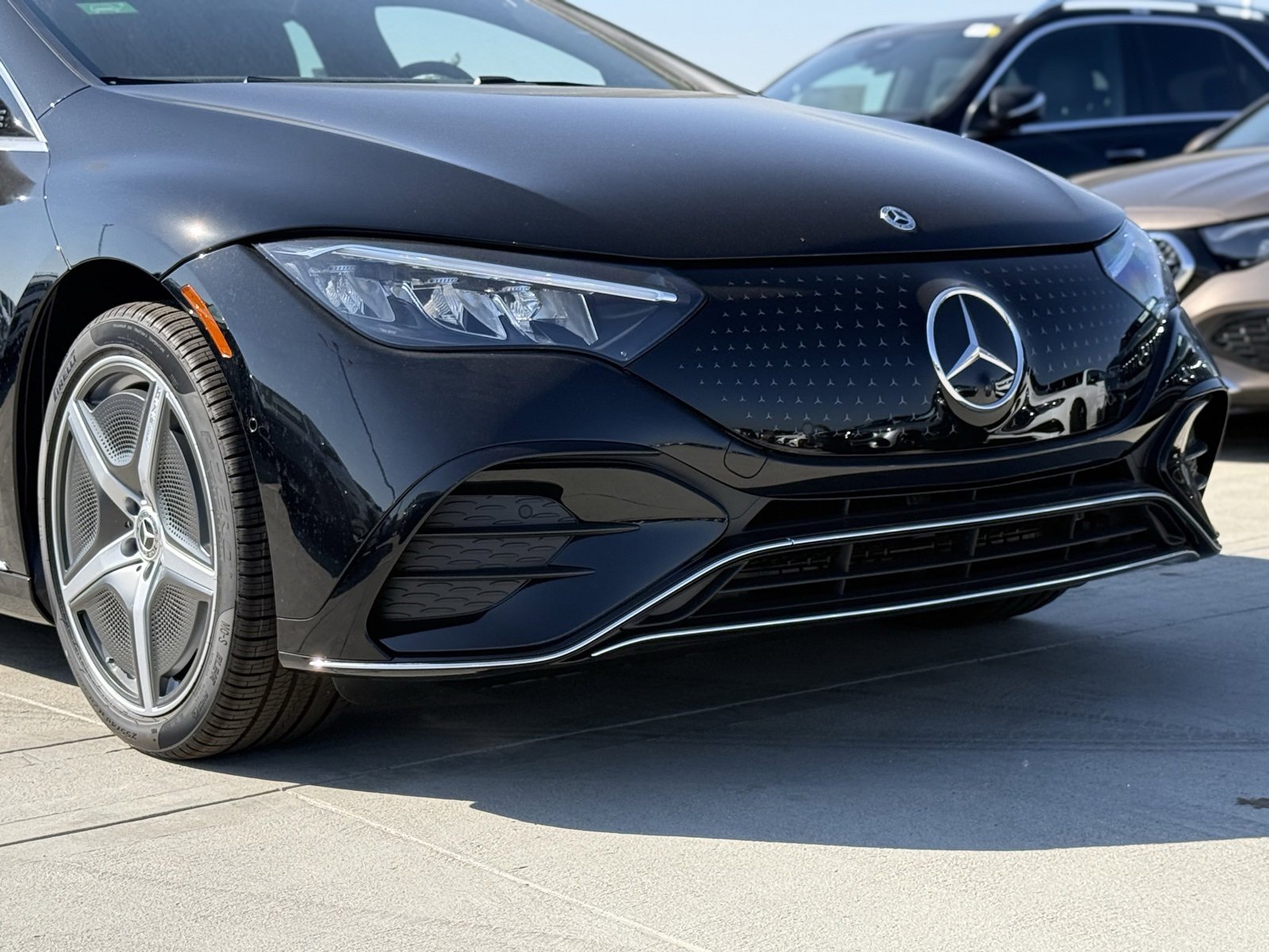 New 2026 Mercedes-Benz EQE 320 4MATIC Sedan image 3