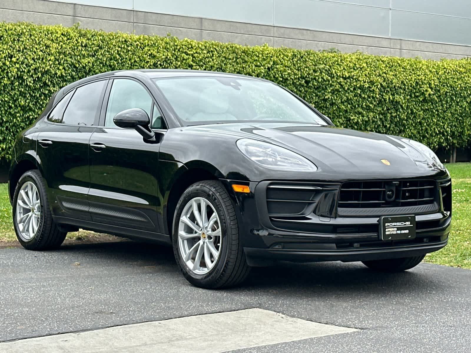 Certified 2025 Porsche Macan AWD/4WD image 10