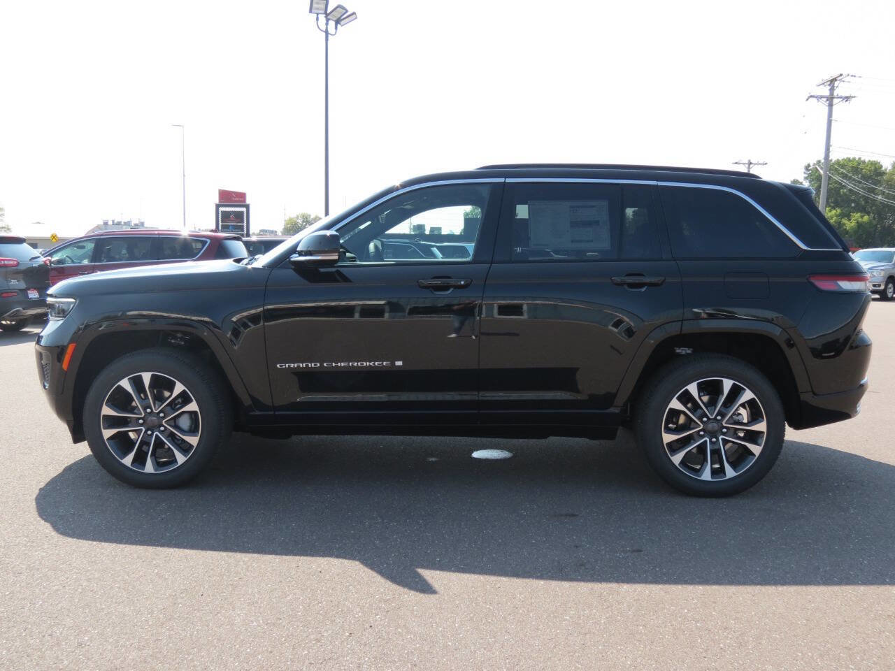 New 2025 Jeep Grand Cherokee Overland image 5