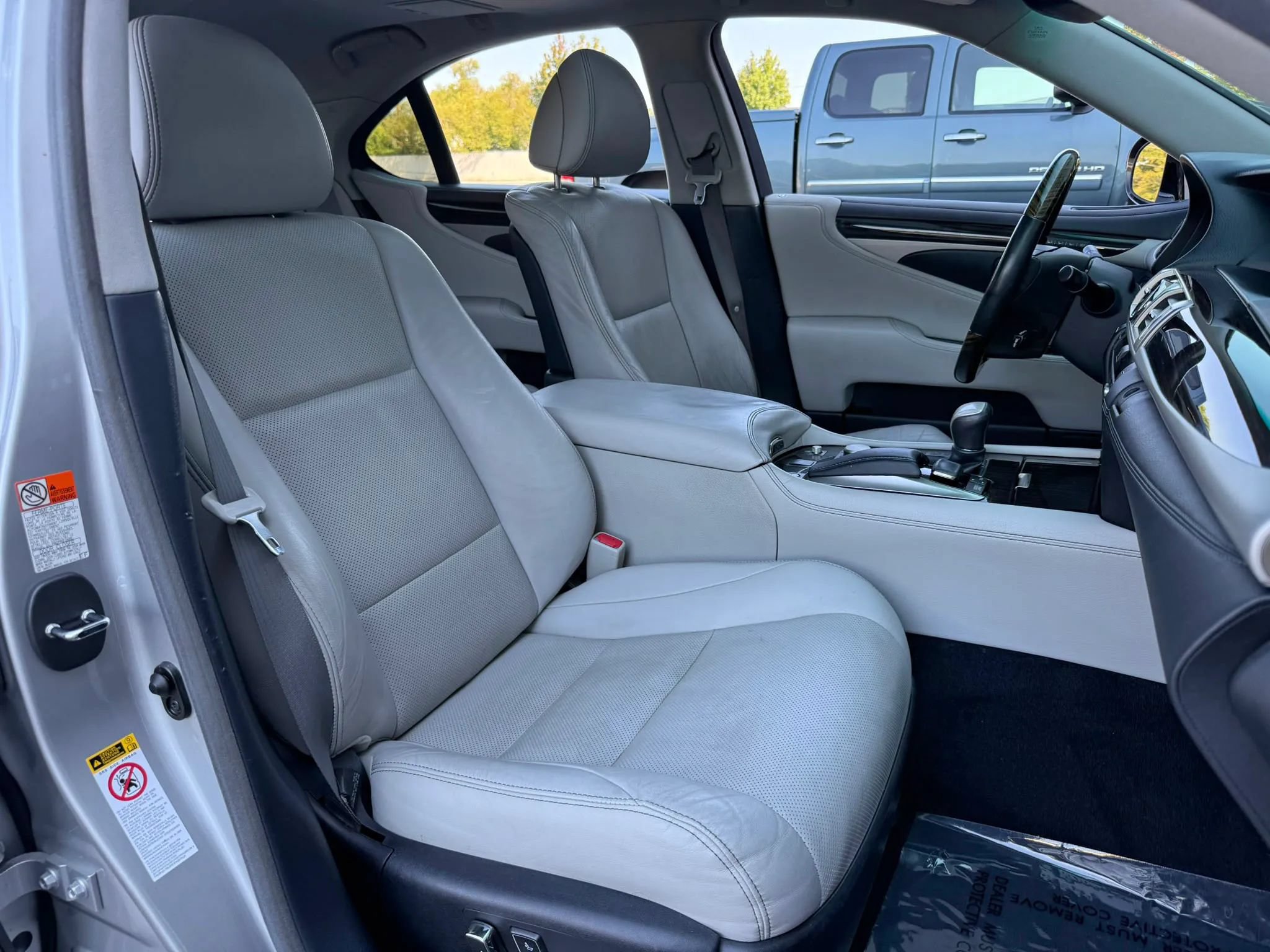 Used 2015 Lexus LS 460 w/ Comfort Package RWD image 27