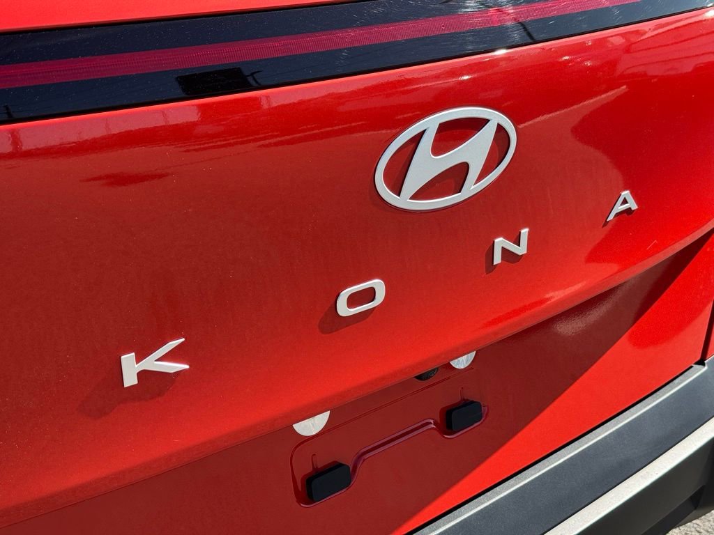Used 2025 Hyundai Kona SEL image 11