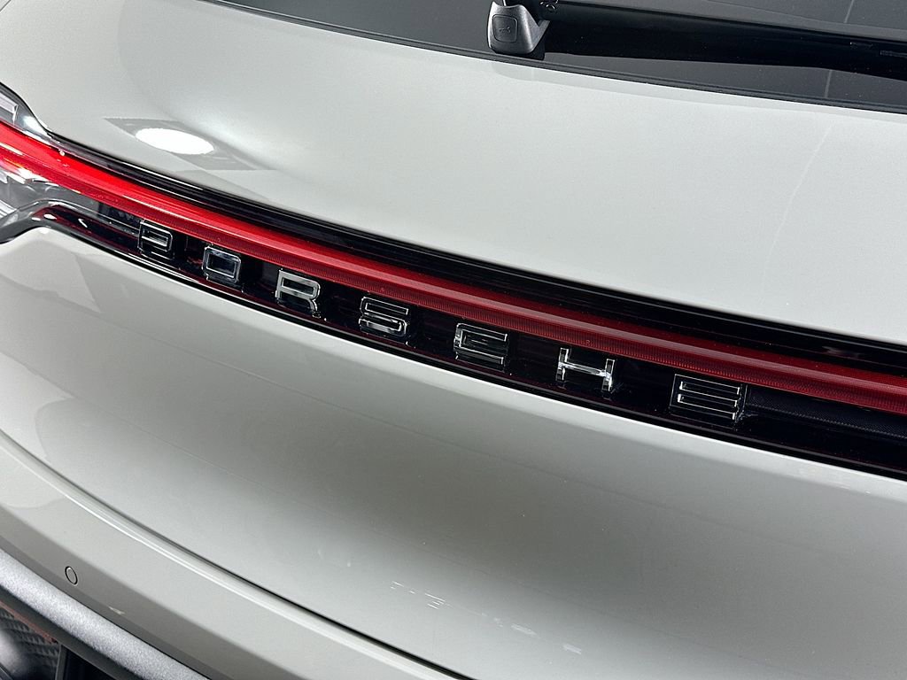 Certified 2025 Porsche Macan image 34
