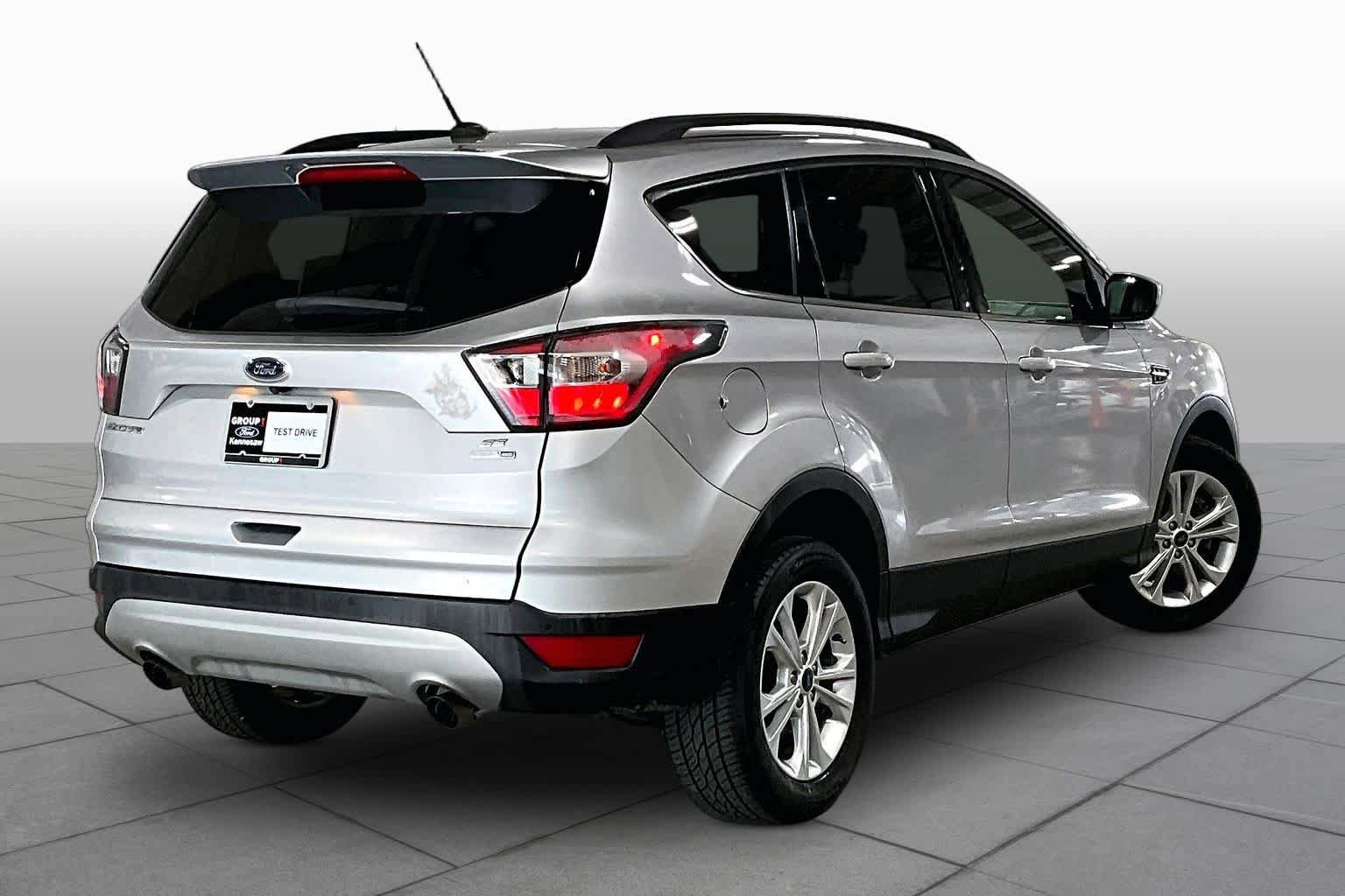 Used 2017 Ford Escape SE w/ Equipment Group 201A AWD/4WD image 13