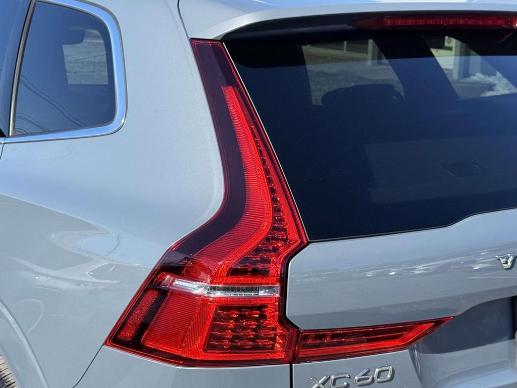 Certified 2023 Volvo XC60 B5 Plus image 8