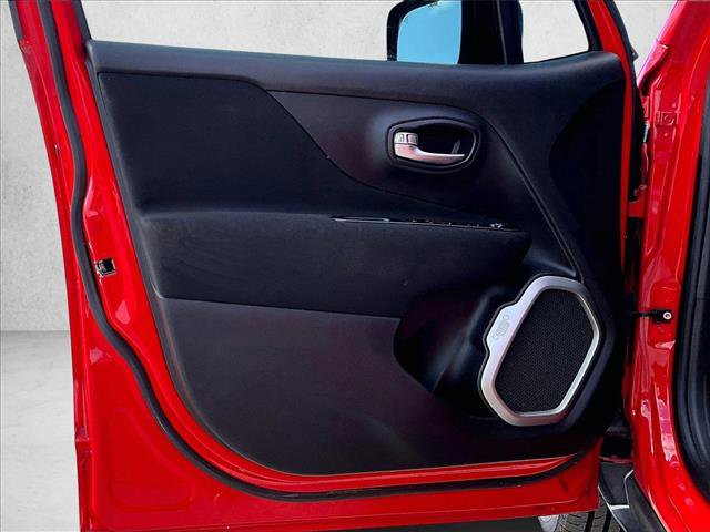 Used 2021 Jeep Renegade Latitude image 17