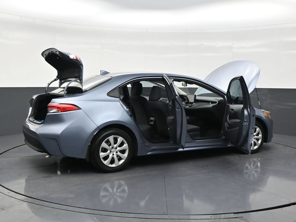 Used 2025 Toyota Corolla LE FWD image 27