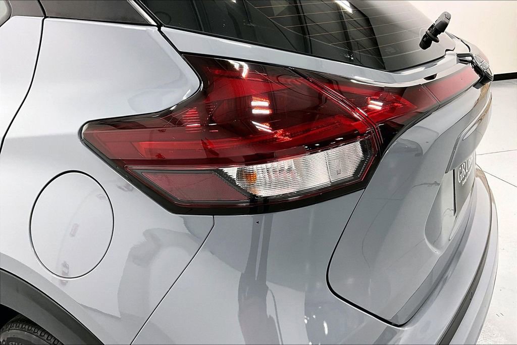 Used 2023 Nissan Kicks SV image 38