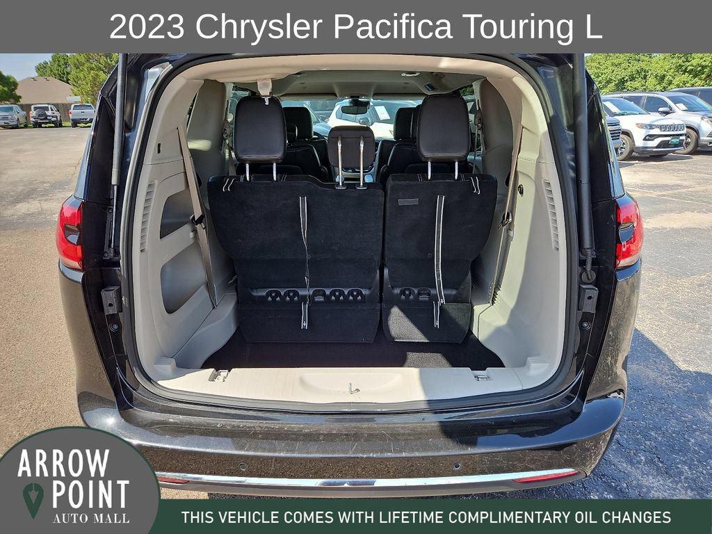 Used 2023 Chrysler Pacifica Touring-L FWD image 17