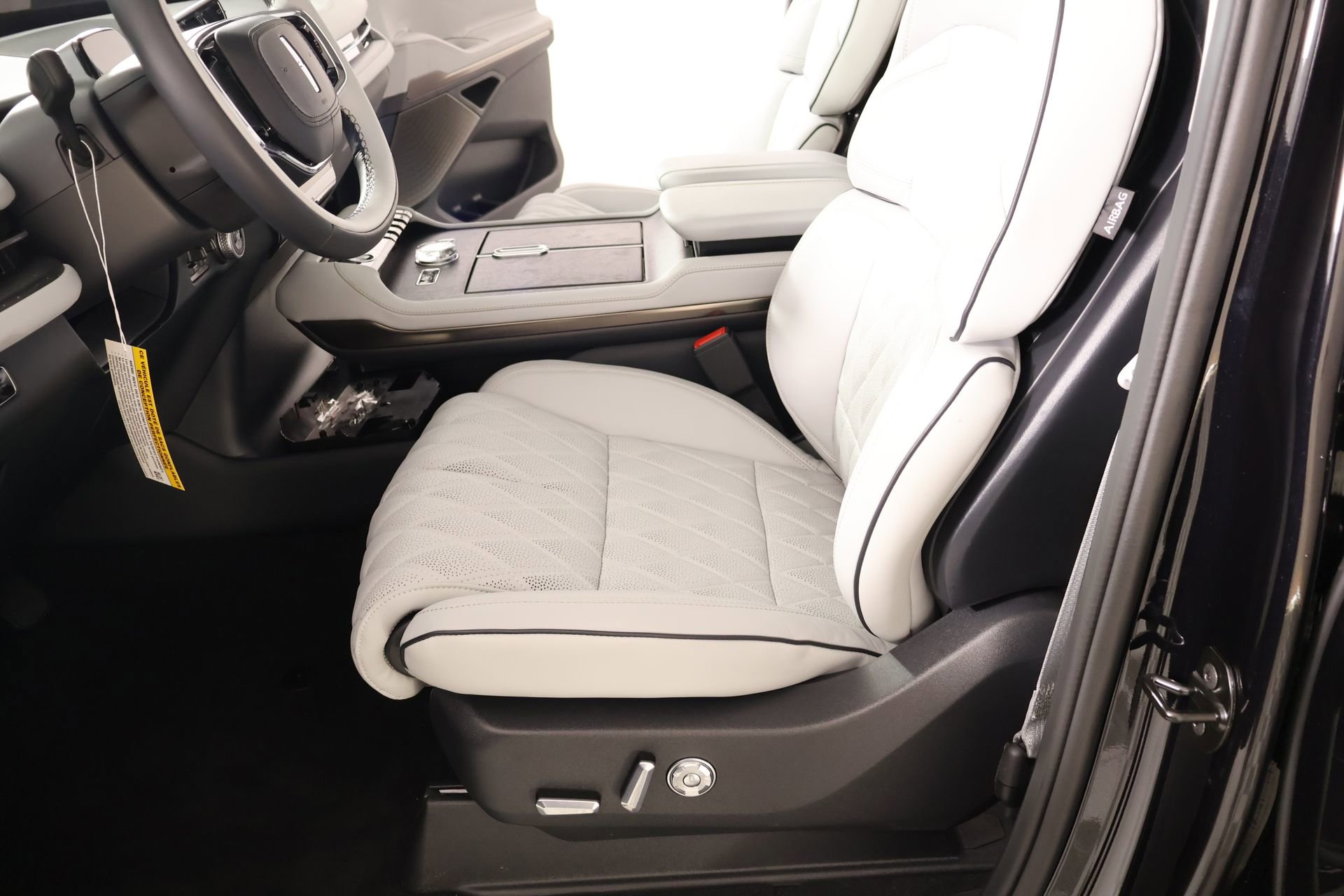 New 2026 Lincoln Navigator L Black Label AWD/4WD image 12