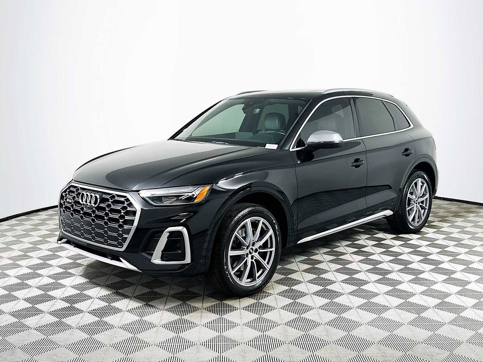 Used 2022 Audi SQ5 Premium Plus w/ Premium Plus Package AWD/4WD image 3