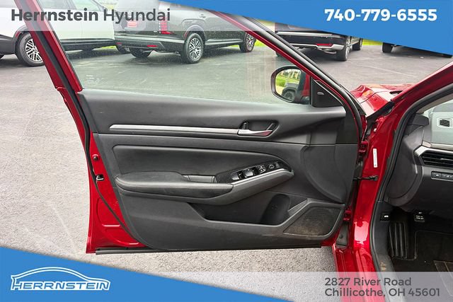 Used 2023 Nissan Altima 2.5 SV FWD image 14