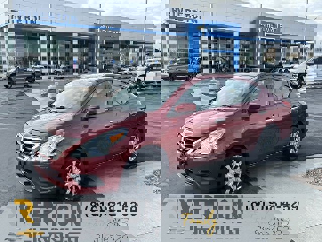 Used 2019 Nissan Versa SV image 1